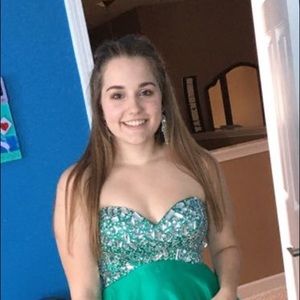 Meet your Posher, Ella